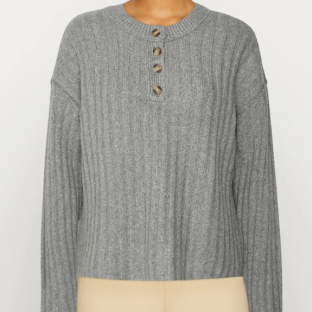 American Eagle gray long sleeve knit scoop neck sweater